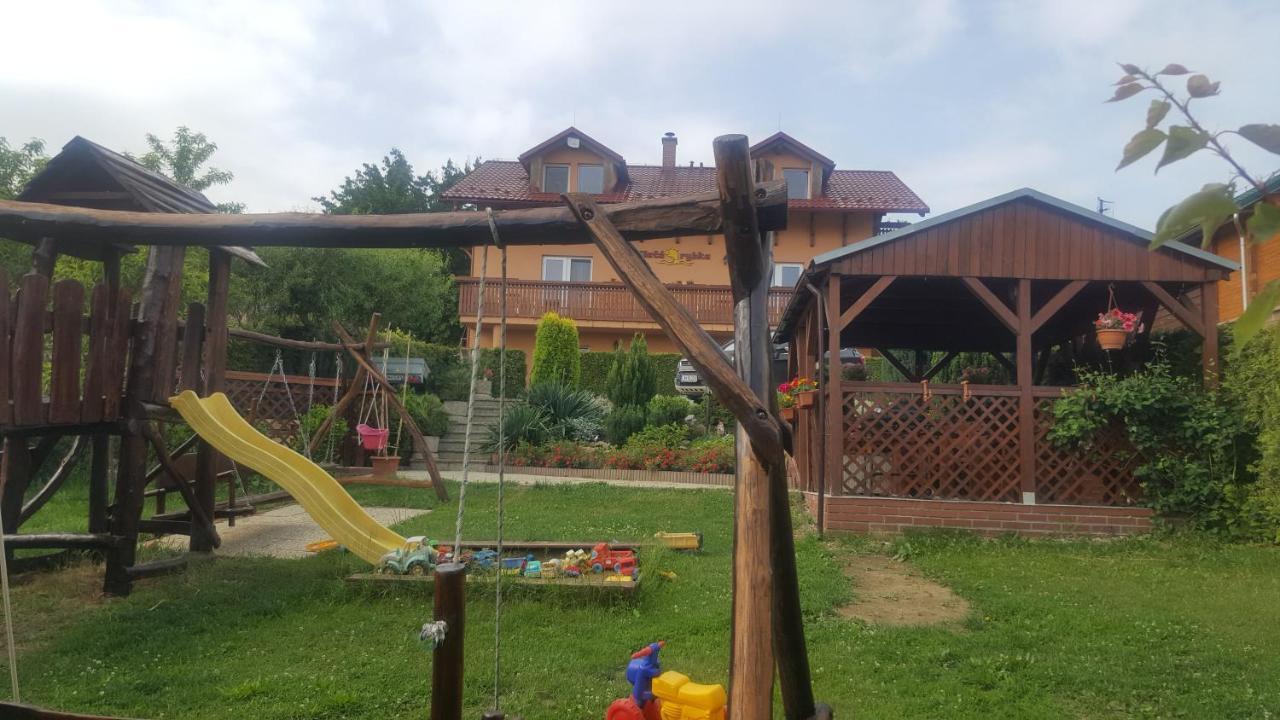 Apartman Zlata Rybka Podhájska Eksteriør billede