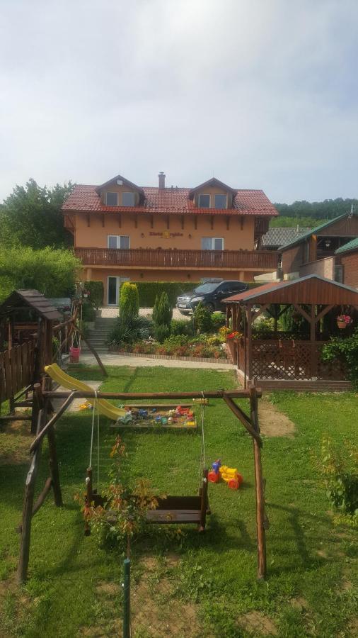 Apartman Zlata Rybka Podhájska Eksteriør billede